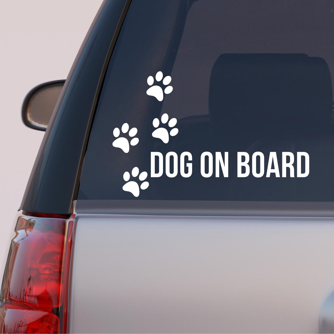 Autós matrica - DOG on Board - mancsos